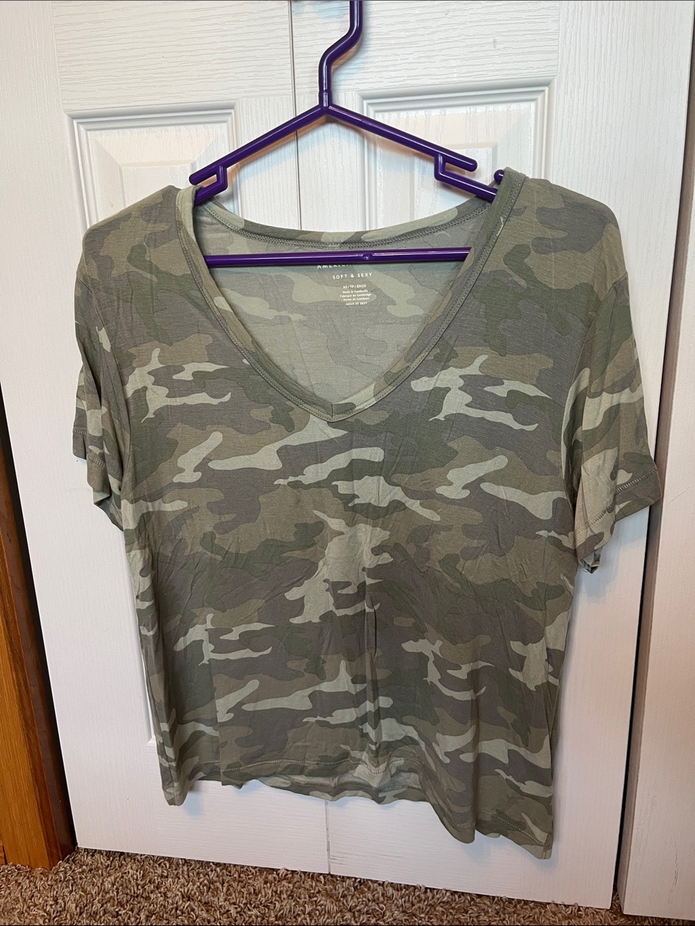 American Eagle Outfitters Olive Camo V-Neck Short Sleeve Tee